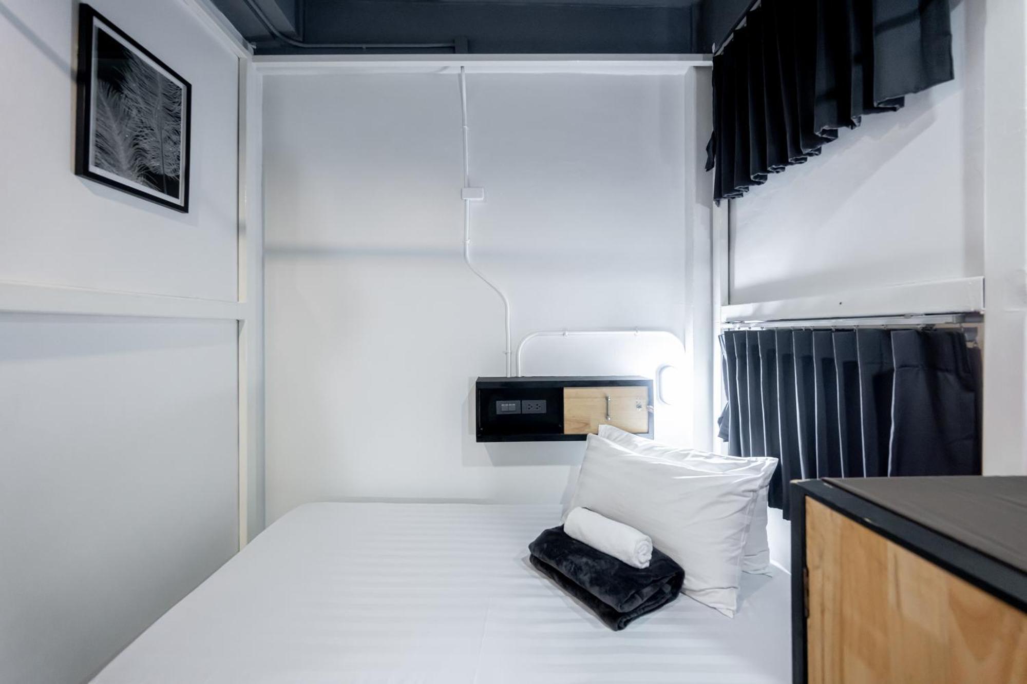 Vibes Hostel Бангкок Екстер'єр фото