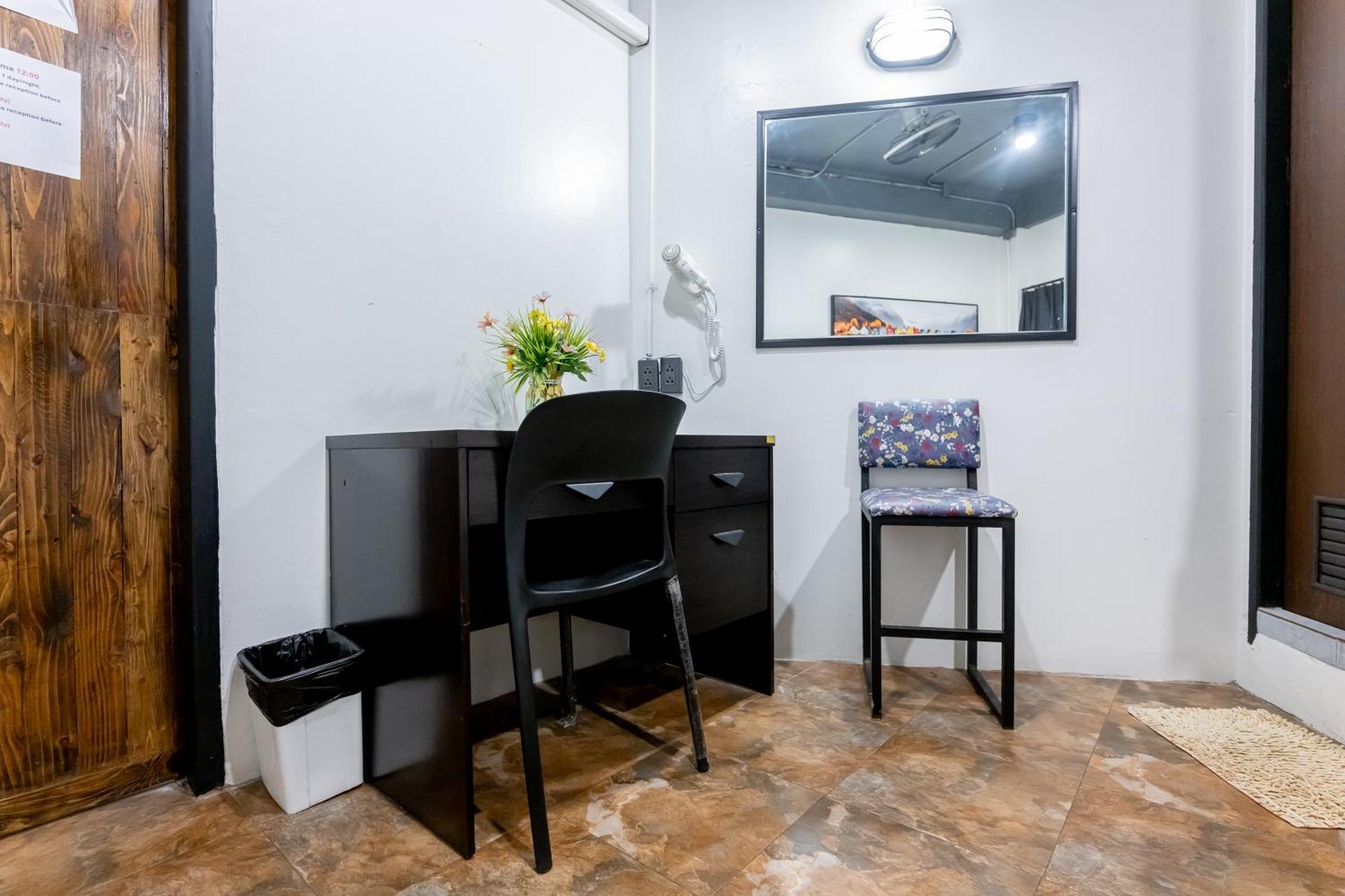 Vibes Hostel Бангкок Екстер'єр фото