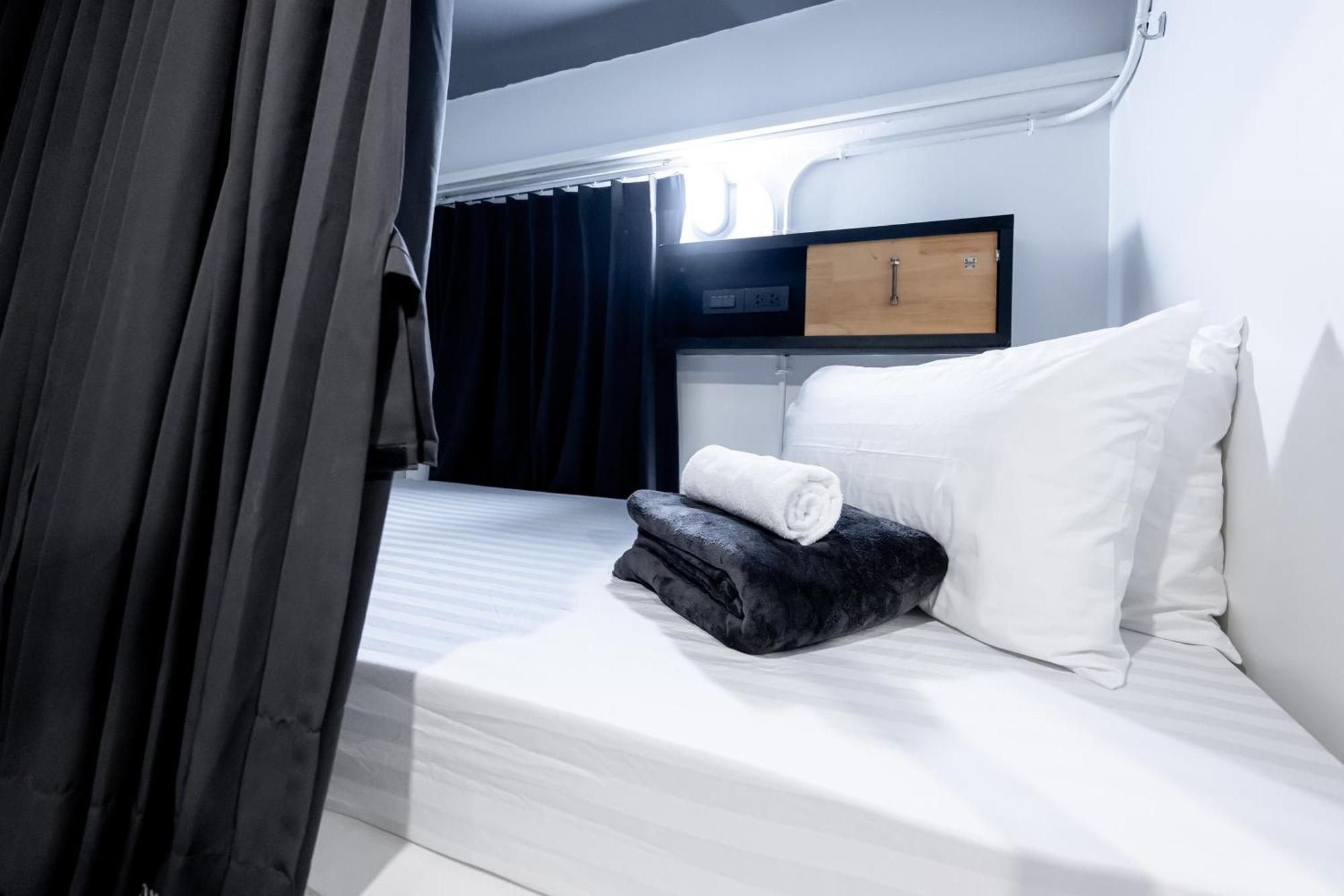 Vibes Hostel Бангкок Екстер'єр фото