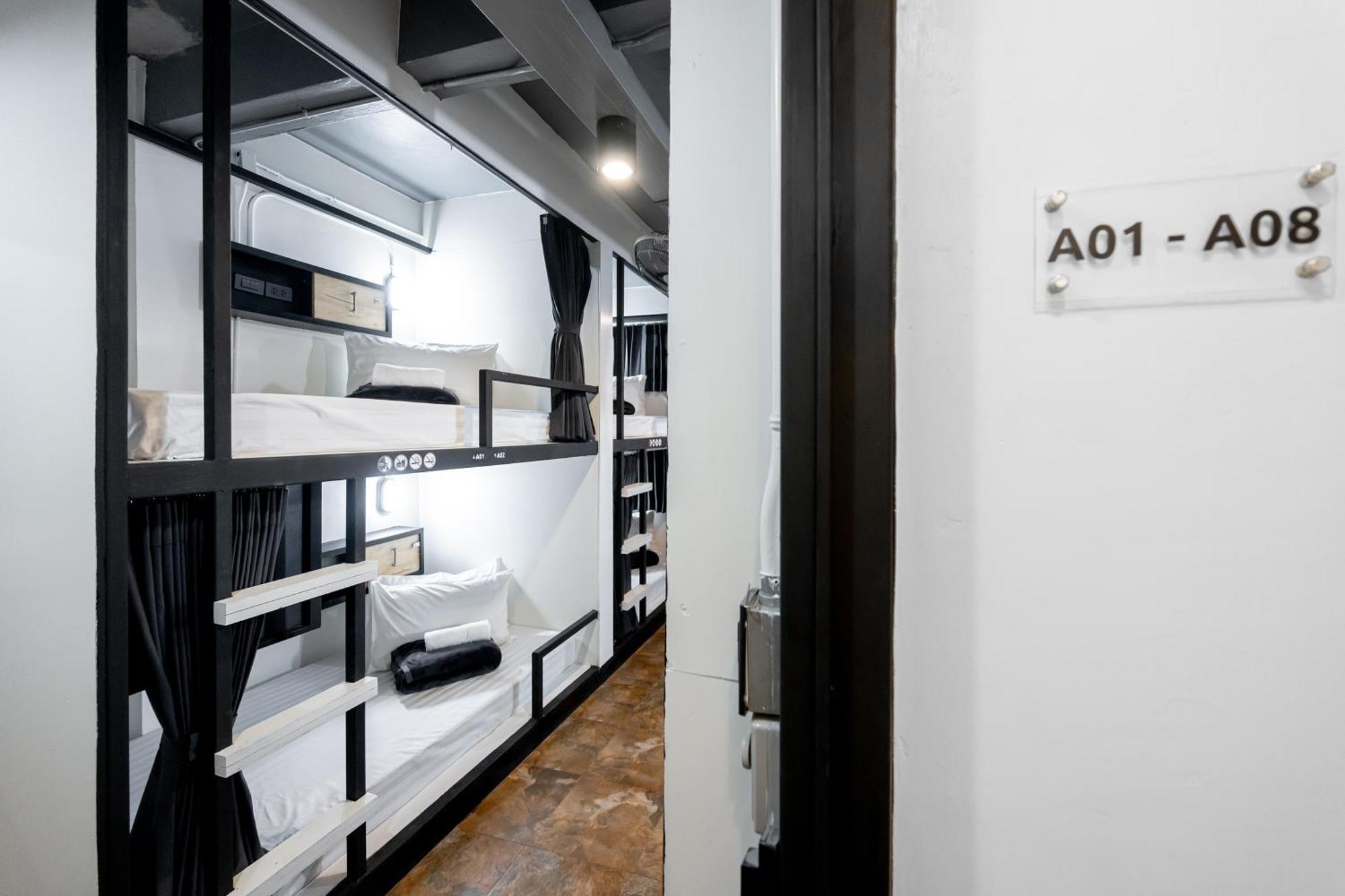 Vibes Hostel Бангкок Екстер'єр фото