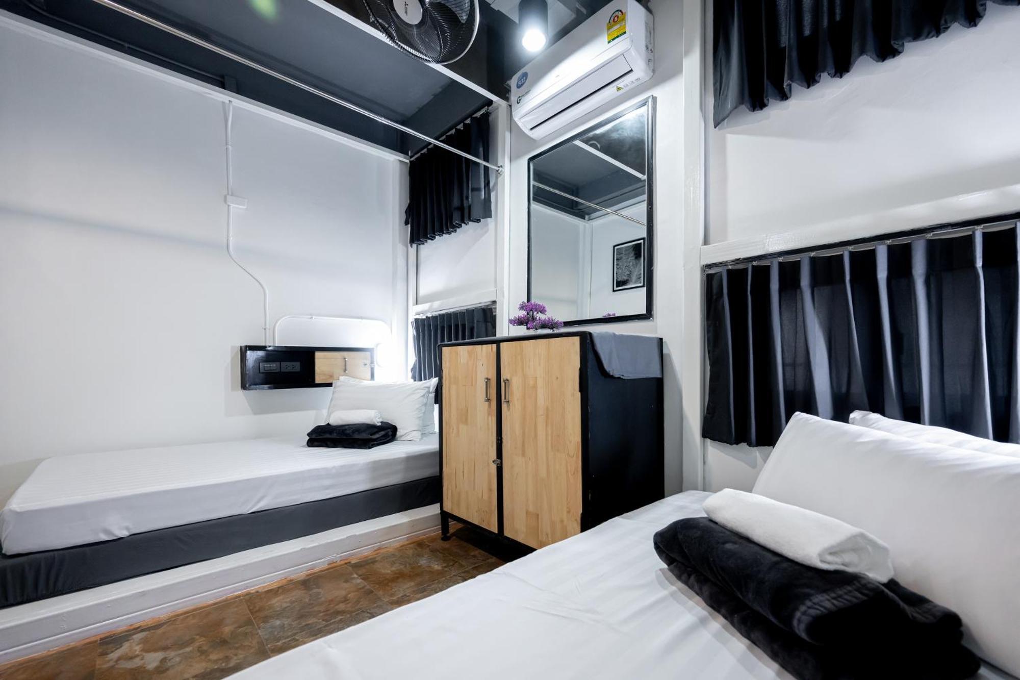 Vibes Hostel Бангкок Екстер'єр фото