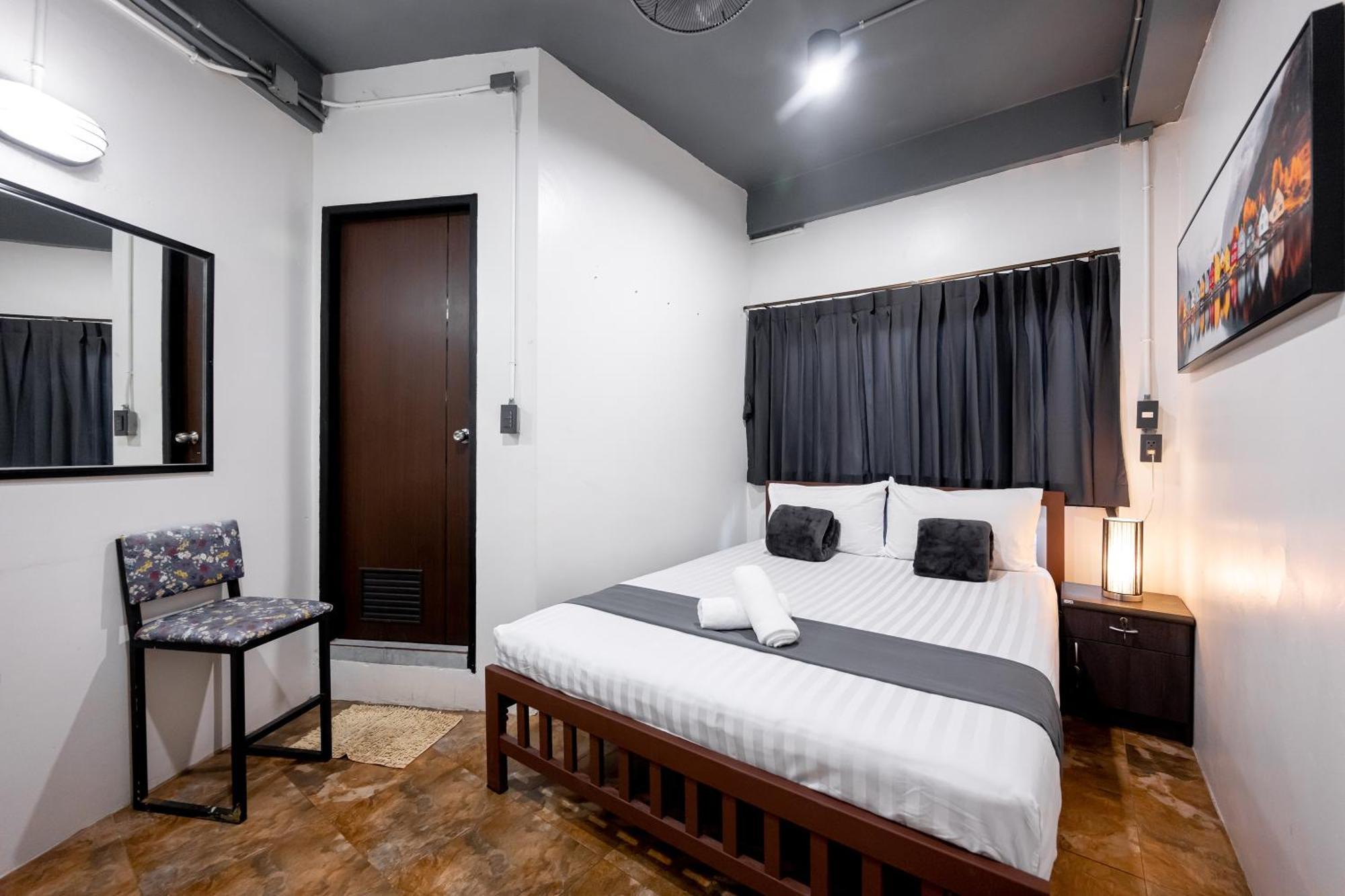 Vibes Hostel Бангкок Екстер'єр фото