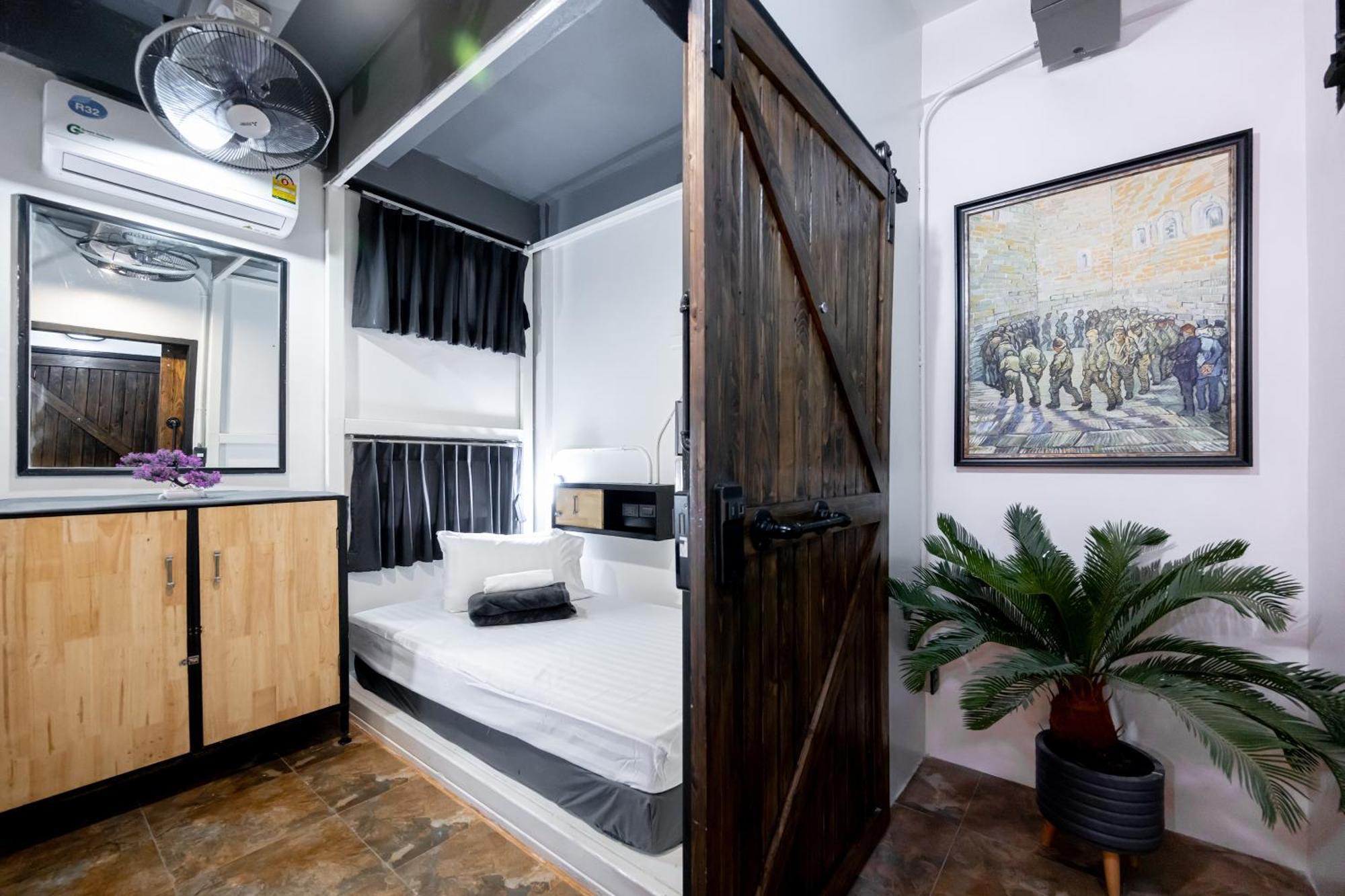 Vibes Hostel Бангкок Екстер'єр фото