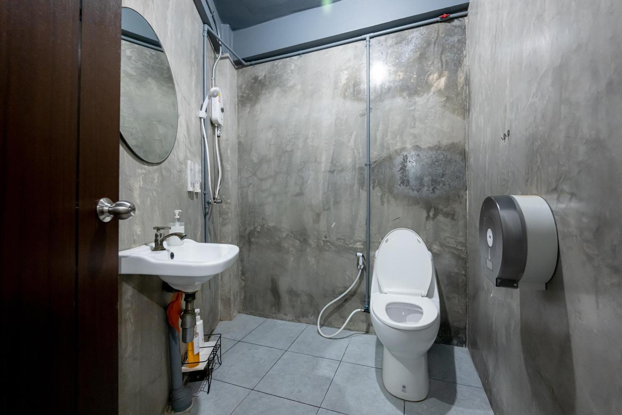 Vibes Hostel Бангкок Екстер'єр фото