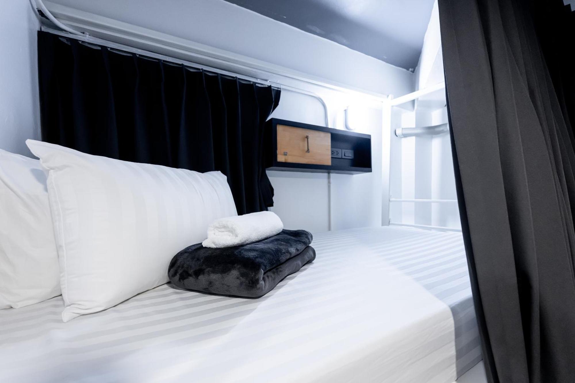 Vibes Hostel Бангкок Екстер'єр фото