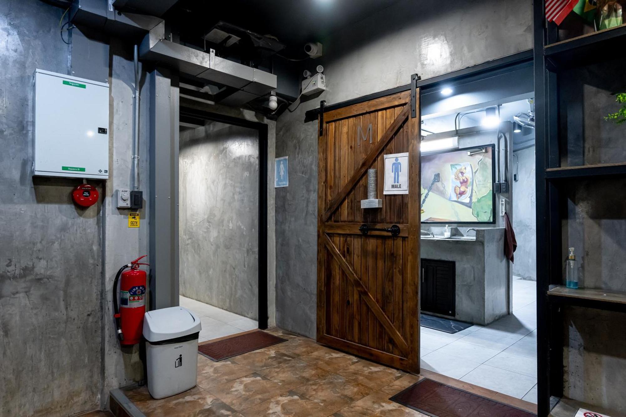 Vibes Hostel Бангкок Екстер'єр фото