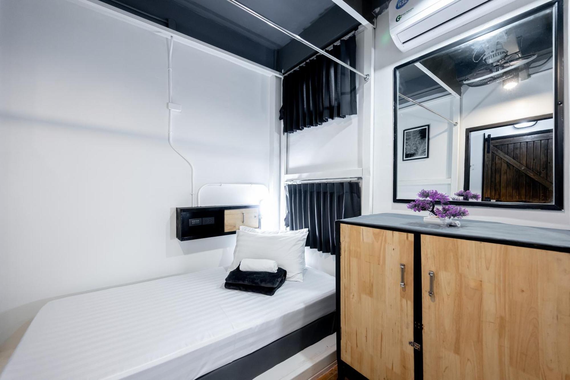 Vibes Hostel Бангкок Екстер'єр фото