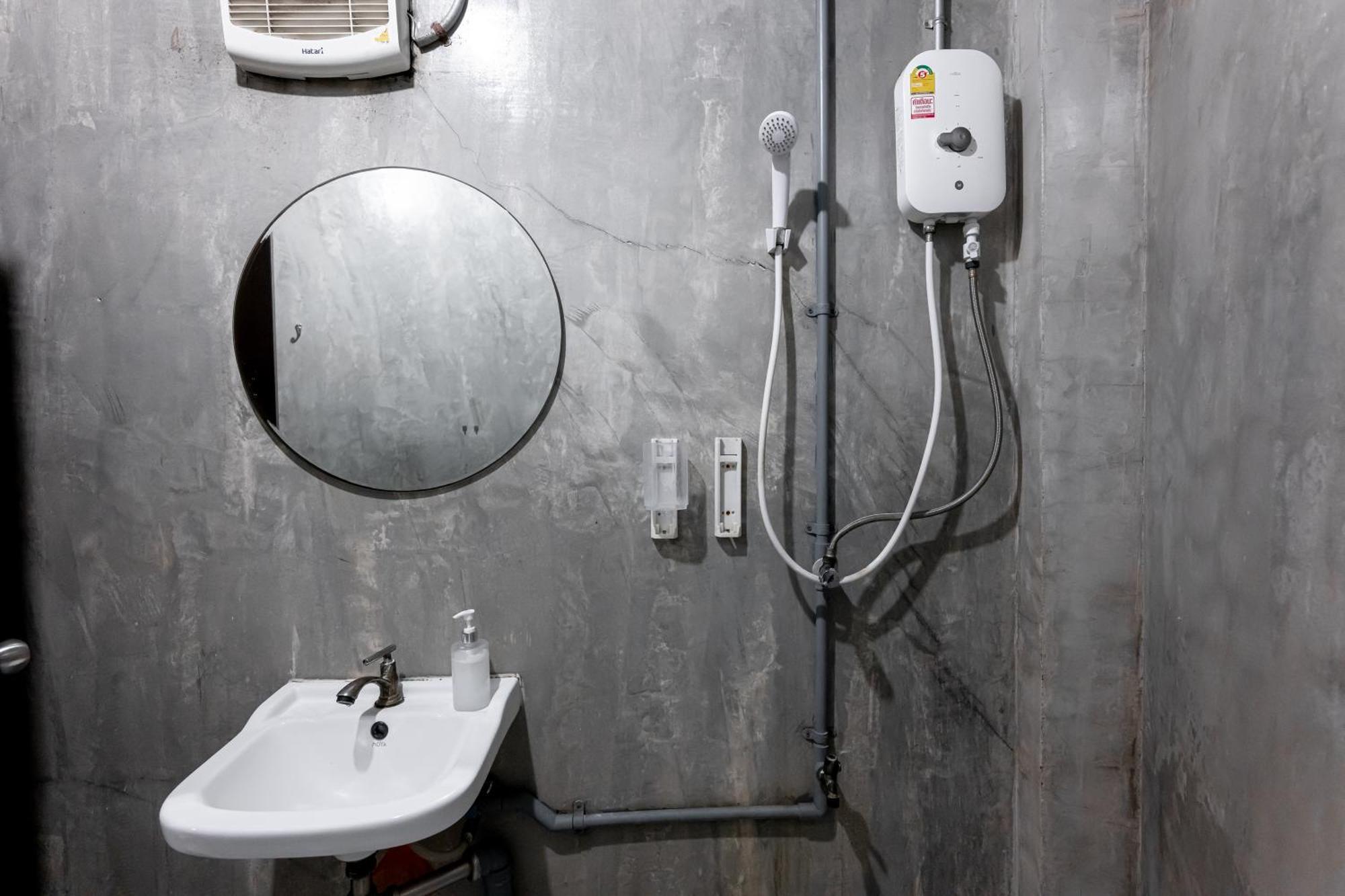 Vibes Hostel Бангкок Екстер'єр фото