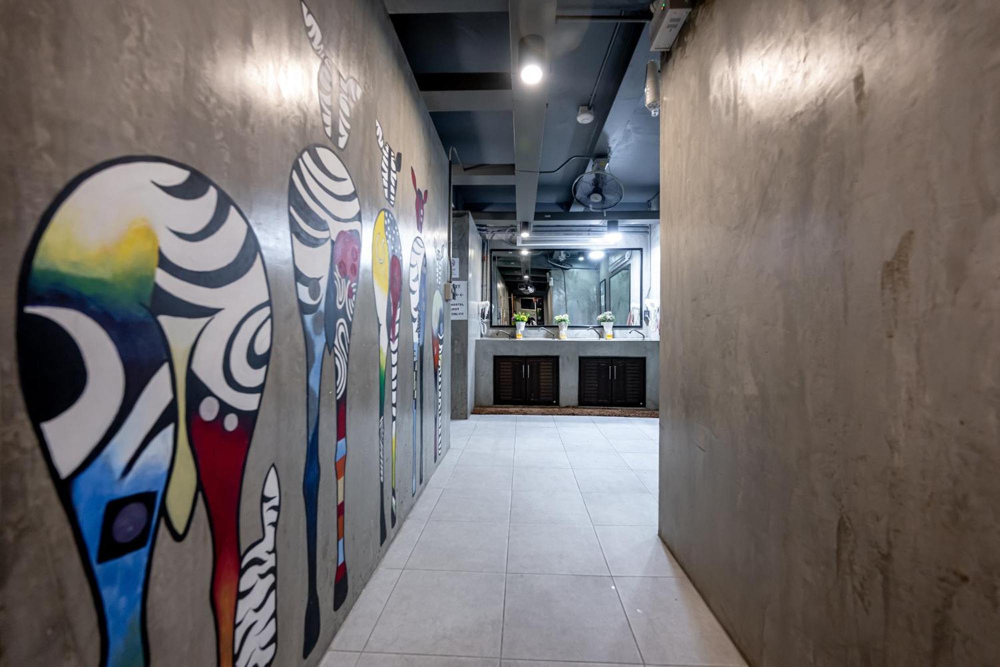 Vibes Hostel Бангкок Екстер'єр фото
