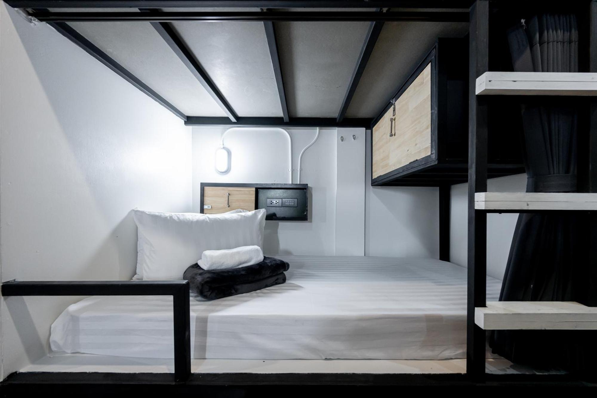 Vibes Hostel Бангкок Екстер'єр фото