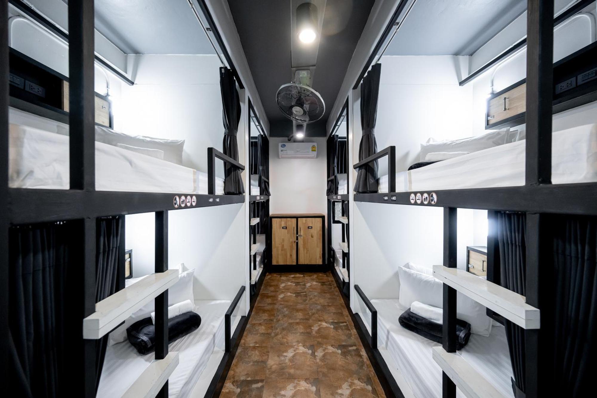 Vibes Hostel Бангкок Екстер'єр фото