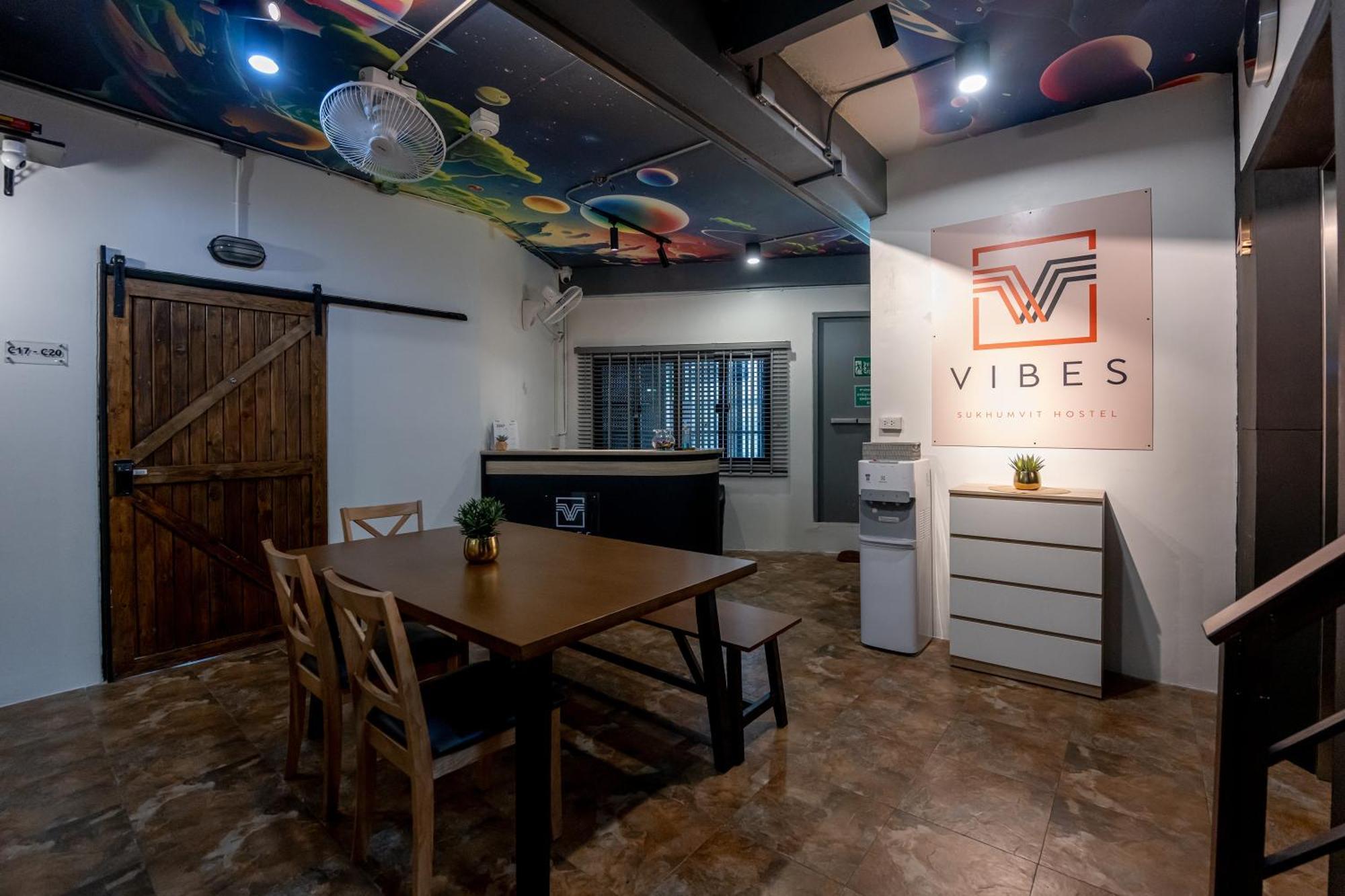 Vibes Hostel Бангкок Екстер'єр фото