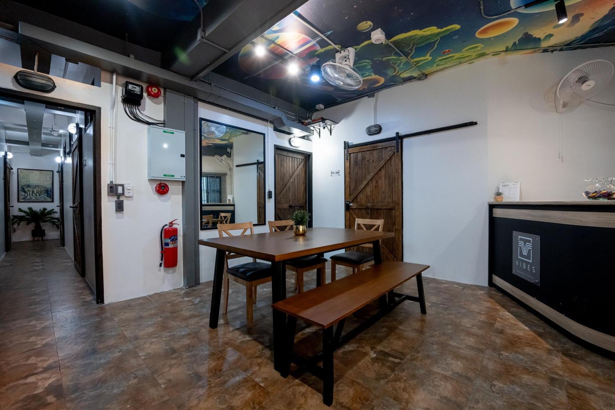 Vibes Hostel Бангкок Екстер'єр фото