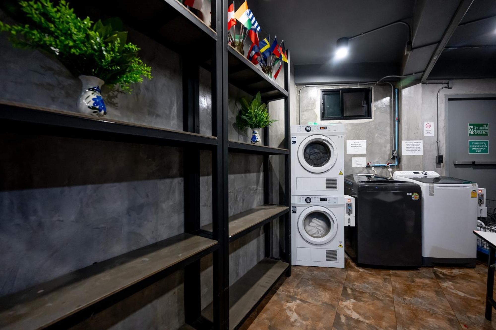 Vibes Hostel Бангкок Екстер'єр фото