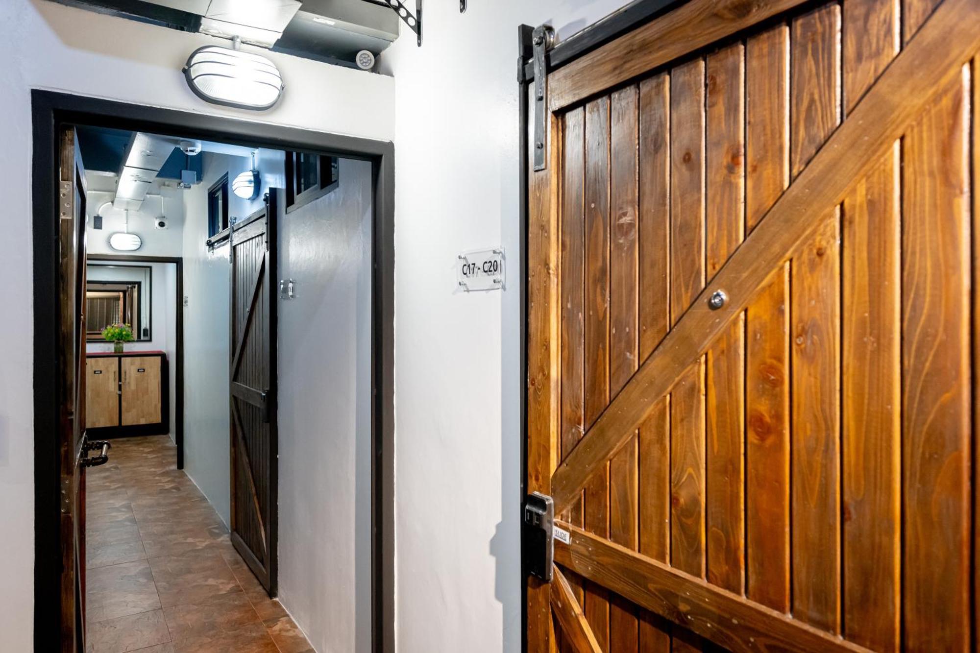 Vibes Hostel Бангкок Екстер'єр фото